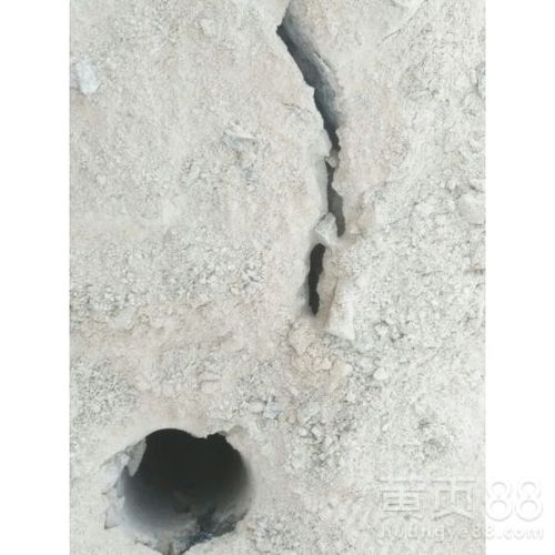 金属矿石开采中的静态膨胀预裂爆破劈裂机技术